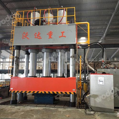 2000噸SMC汽車導(dǎo)流罩成型液壓機