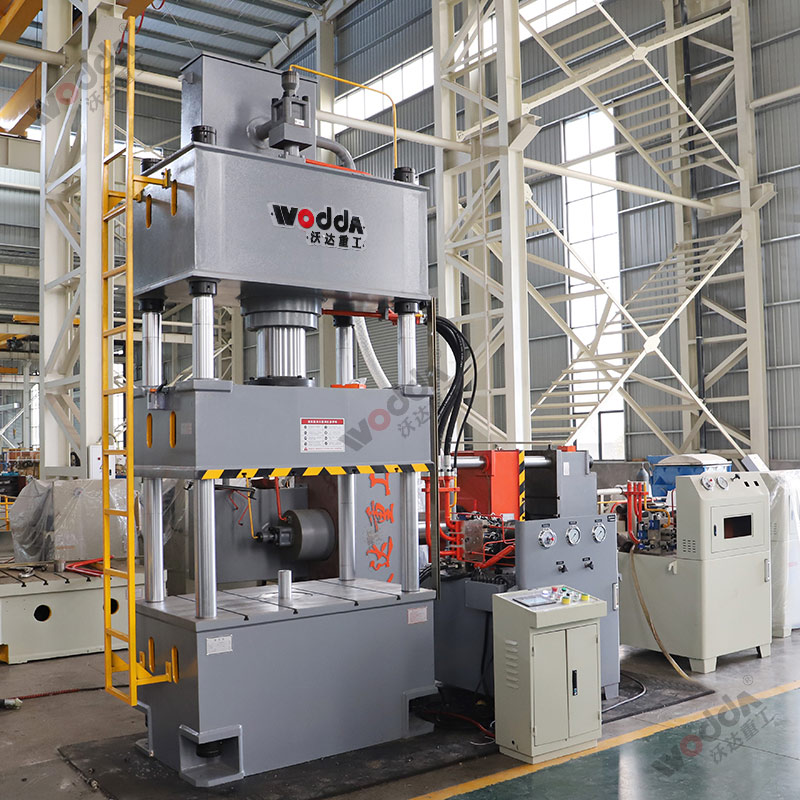 四柱液壓機(jī)如何選擇合適的液壓油？有哪些型號？