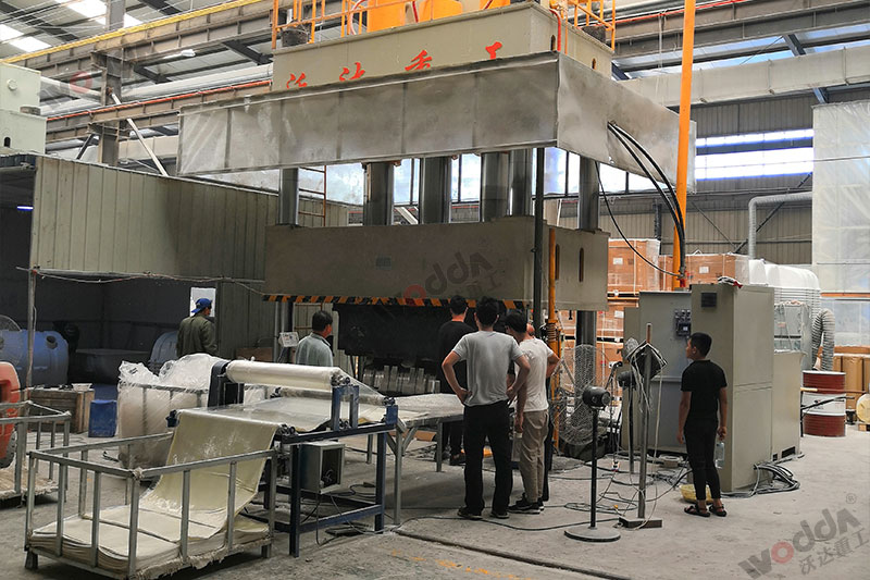 生產(chǎn)2立方玻璃鋼化糞池設備_2000噸四柱液壓機_液壓機廠家