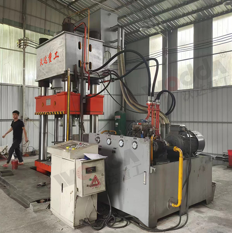 石墨坩堝自動化生產(chǎn)線_2000噸坩堝液壓機(jī)_200噸液壓機(jī)廠家 石墨坩堝自動化生產(chǎn)線_2000噸坩堝液壓機(jī)_200噸液壓機(jī)廠家