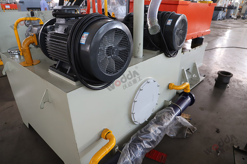 630噸錨桿托盤液壓機(jī) 630噸錨桿托盤液壓機(jī)