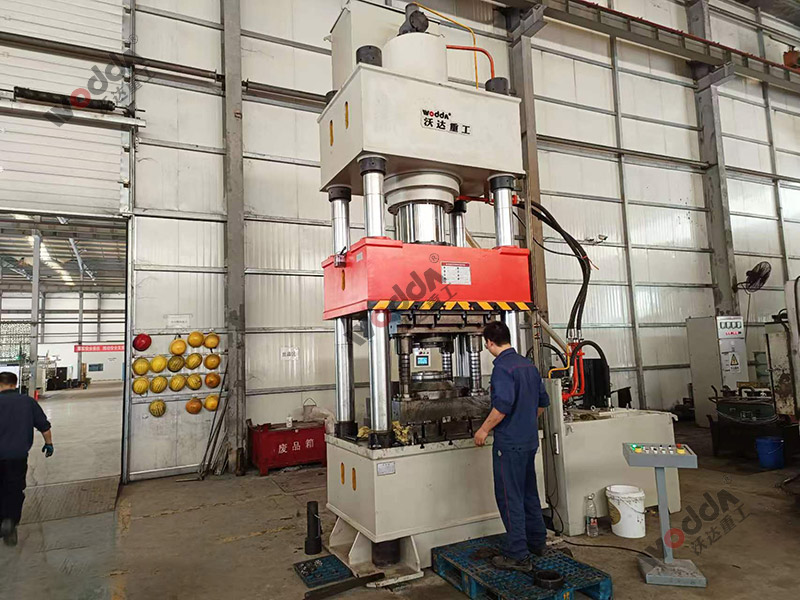 500噸汽車軸承鍛造液壓機客戶現(xiàn)場 500噸汽車軸承鍛造液壓機客戶現(xiàn)場