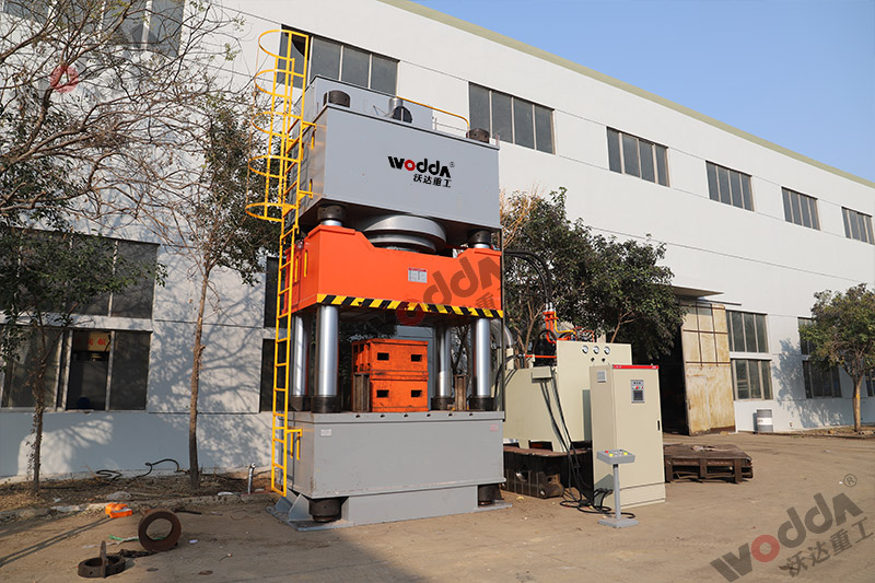 2000噸液壓機(jī)廠家怎么選擇? 2000噸液壓機(jī)廠家怎么選擇?