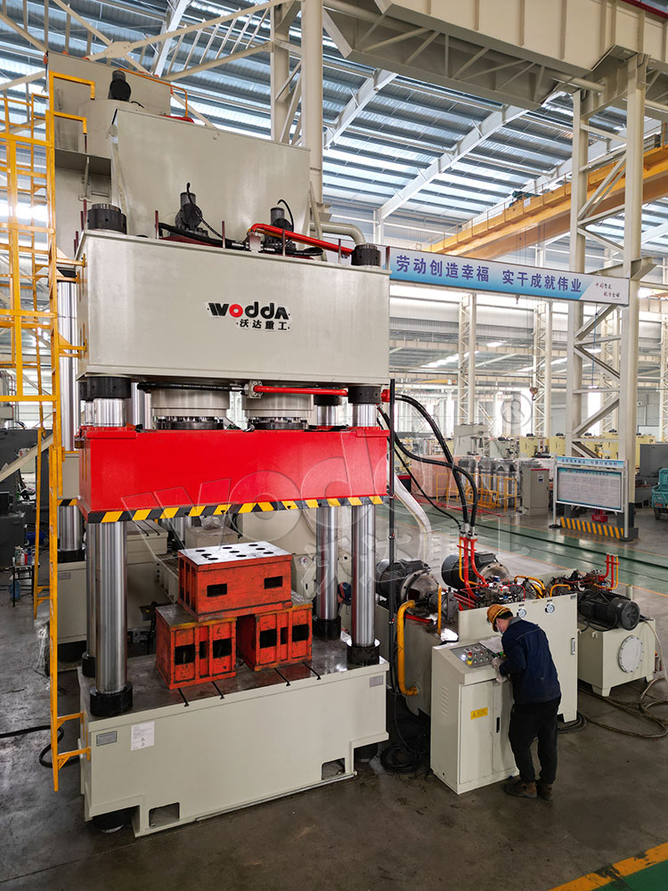 雙油缸液壓機(jī)試機(jī)車(chē)間