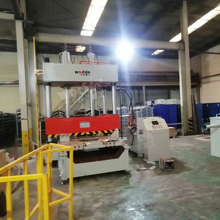 輪胎模具試驗(yàn)機(jī)客戶車(chē)間現(xiàn)場(chǎng)