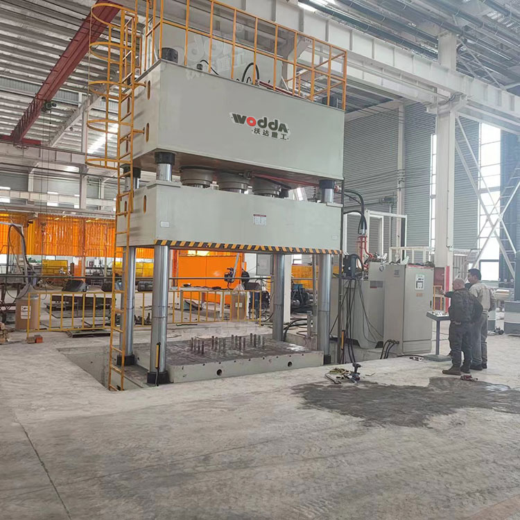 1000噸液壓機(jī)客戶現(xiàn)場 1000噸液壓機(jī)客戶現(xiàn)場