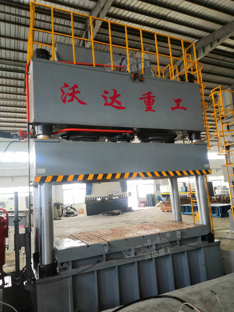 1250噸四柱液壓機(jī)安裝調(diào)試 1250噸四柱液壓機(jī)安裝調(diào)試