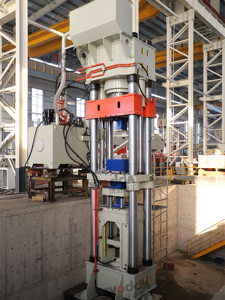 1000噸莫來(lái)石匣缽液壓機(jī)車(chē)間實(shí)拍