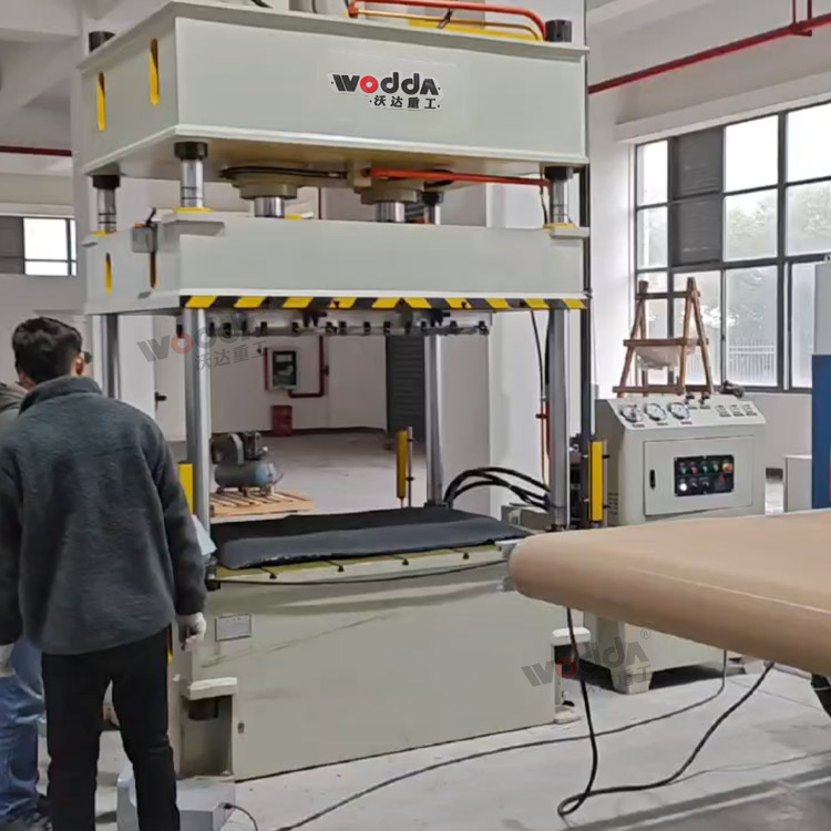 120噸汽車(chē)內(nèi)飾件成型液壓機(jī)客戶(hù)現(xiàn)場(chǎng)