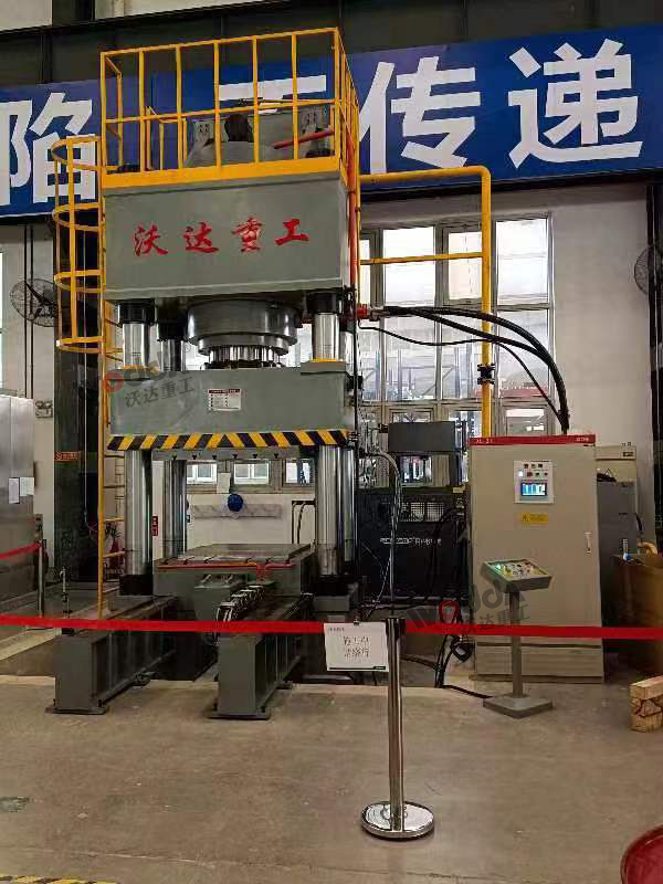 1000噸復合材料成型液壓機現場試機