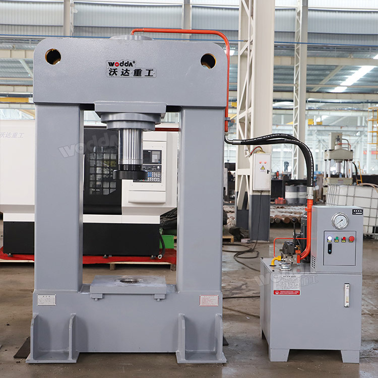 200噸龍門液壓機(jī) 200噸龍門液壓機(jī)