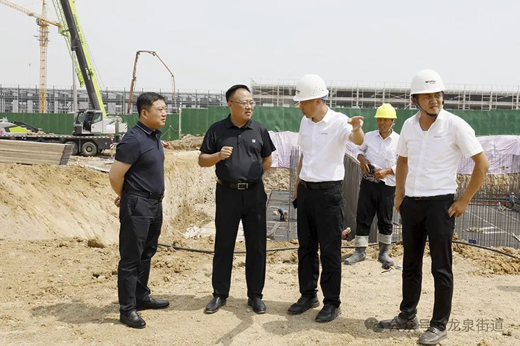 滕州市領(lǐng)導(dǎo)馬金安、崔波現(xiàn)場調(diào)研沃達(dá)重工智能精密伺服液壓沖床項(xiàng)目