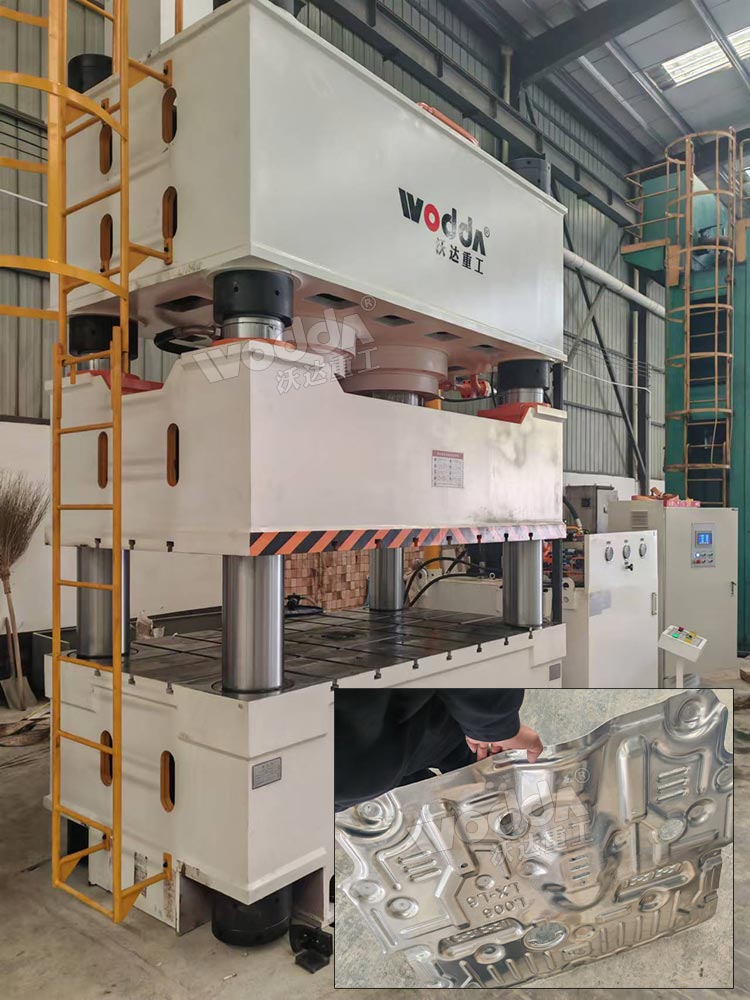 1000噸汽車(chē)配件成型液壓機(jī)現(xiàn)場(chǎng)