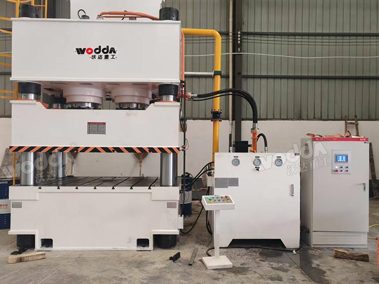 1000噸汽車(chē)底盤(pán)護(hù)板沖壓成型液壓機(jī)