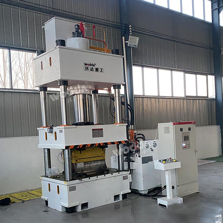 315噸四柱液壓機現(xiàn)場