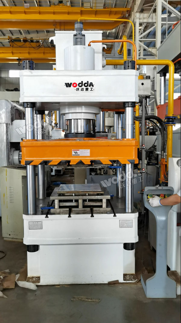 200噸不銹鋼桶蓋沖壓成型機