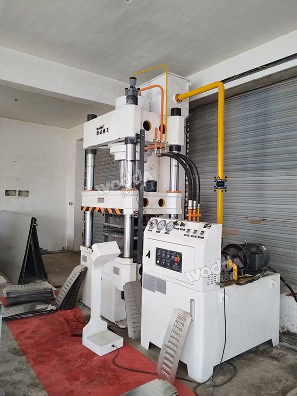 315噸四柱液壓機(jī)