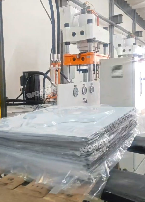 汽車發(fā)動(dòng)機(jī)護(hù)板