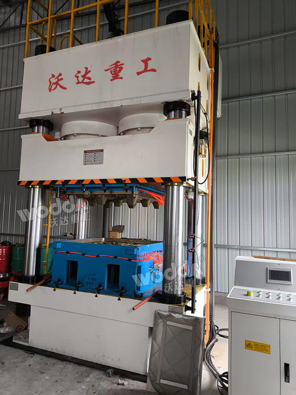 1600噸四柱液壓機