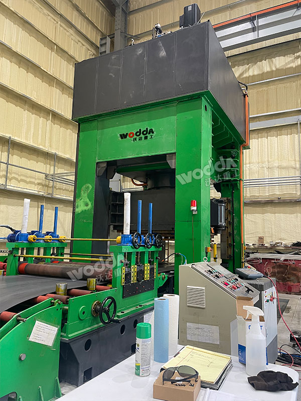 1000噸框架式液壓機現(xiàn)場試機