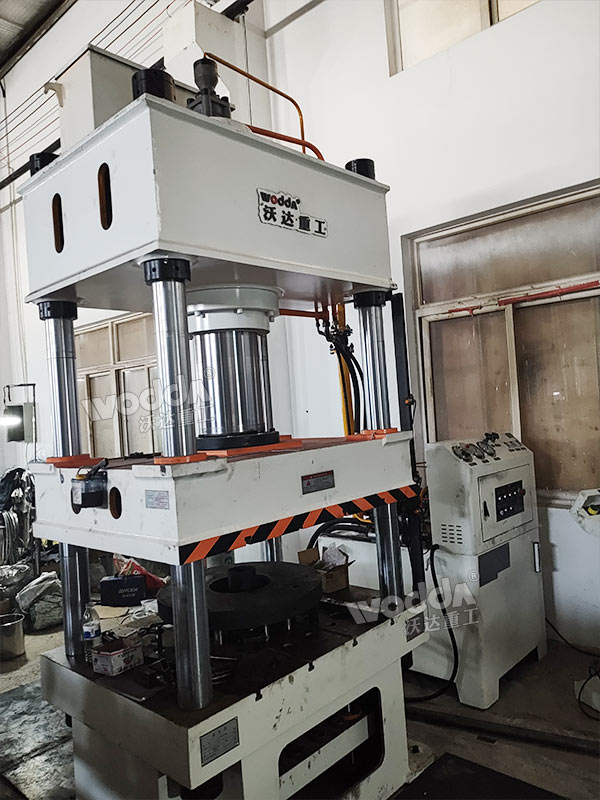 200噸四柱液壓機(jī)