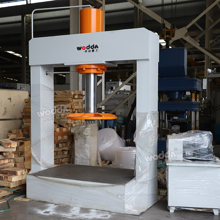 200噸龍門(mén)液壓機(jī)