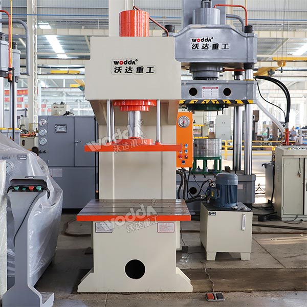 100噸單柱液壓機(jī)（壓板式）