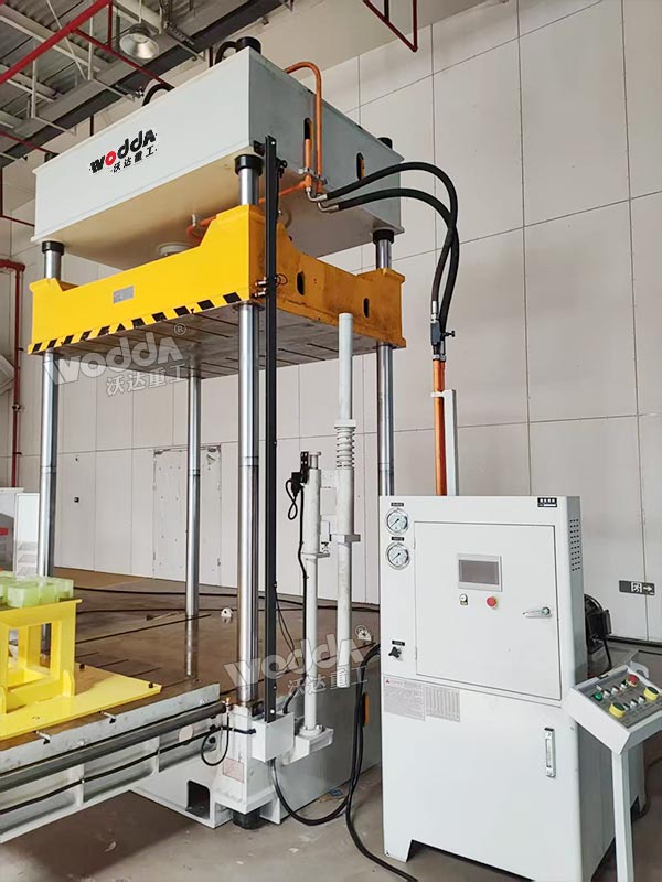 80噸四柱液壓機安裝完成