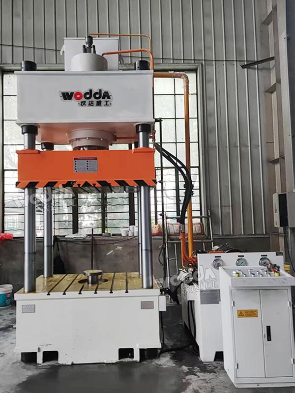 315噸四柱液壓機(jī)安裝完成