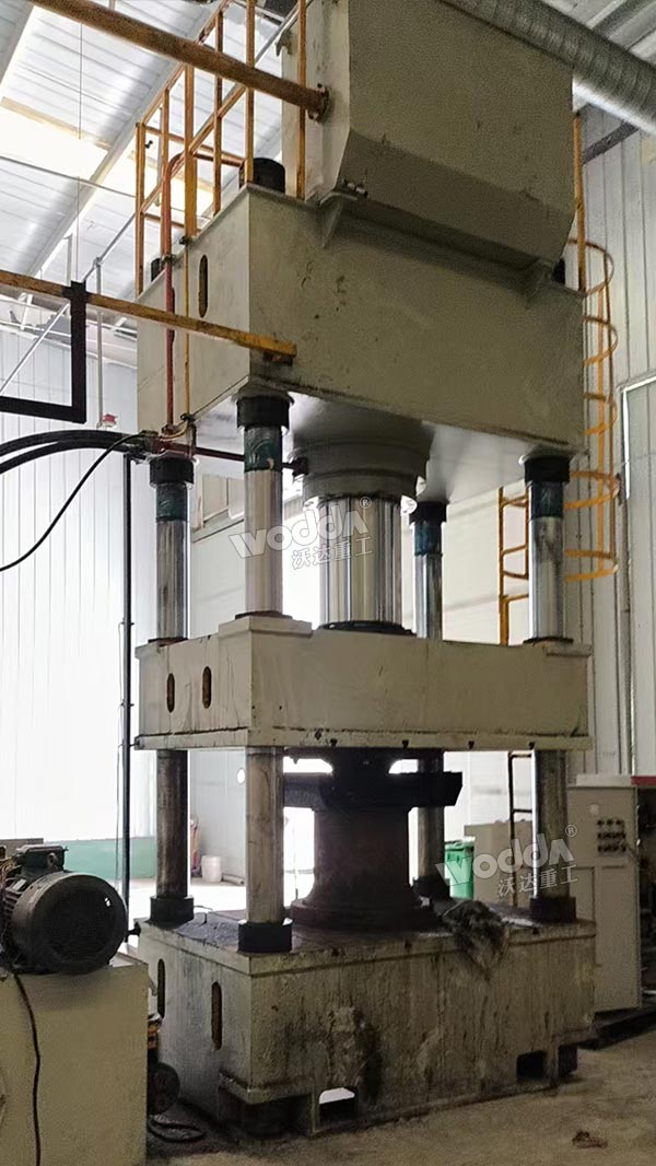 500噸活性炭成型液壓機(jī)安裝完成