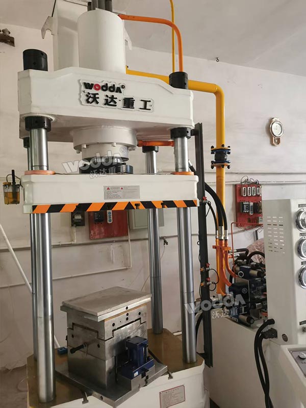 100噸四柱熱壓成型機(jī)