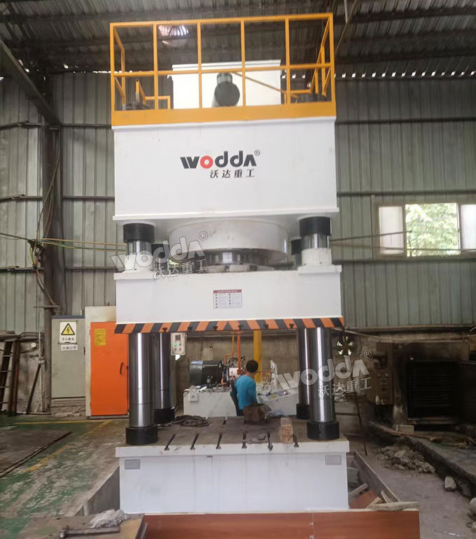 1600噸四柱液壓機(jī)