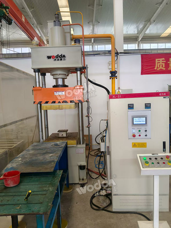 100噸四柱液壓機(jī)