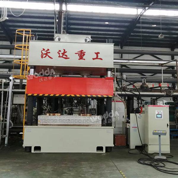 315噸四柱液壓機現(xiàn)場