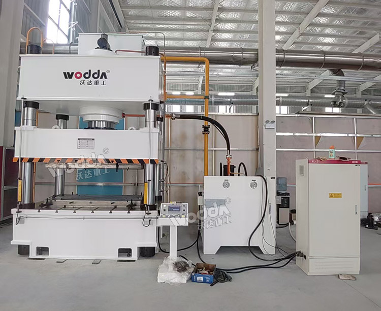 630噸波紋板成型液壓機(jī)現(xiàn)場(chǎng)