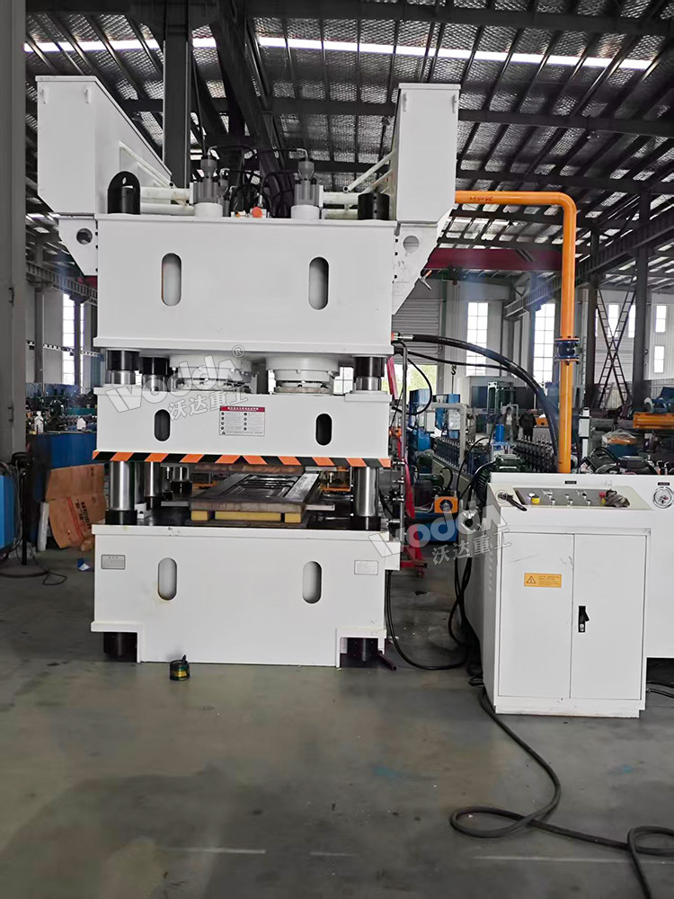 2400噸不銹鋼門板壓花機