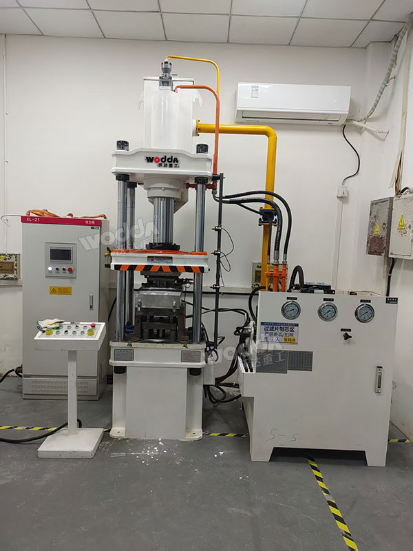 63噸碳酸鈉粉末成型液壓機