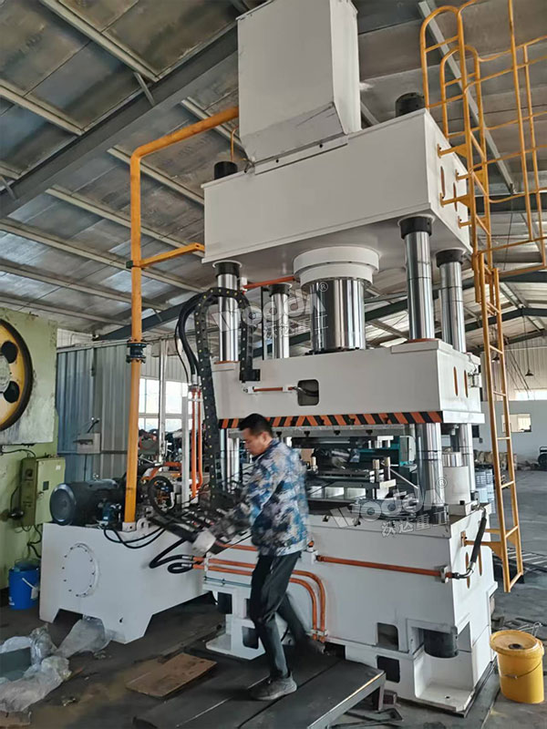 500噸四柱液壓機(jī)現(xiàn)場(chǎng)