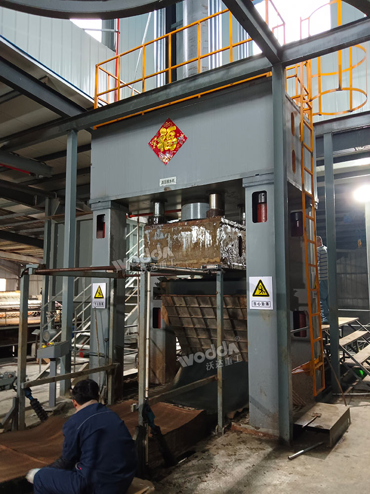 高壓污泥壓榨機現(xiàn)場