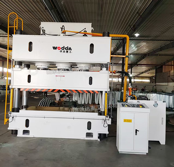 500噸制冷機冷凝管校平液壓機現(xiàn)場