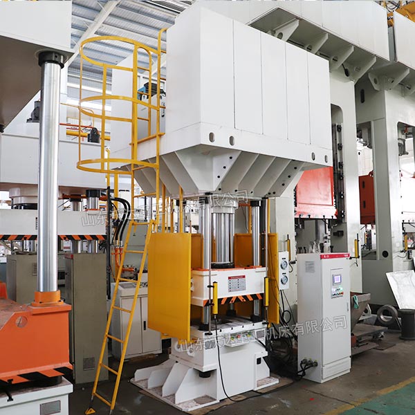 200噸四柱液壓機車間調(diào)試