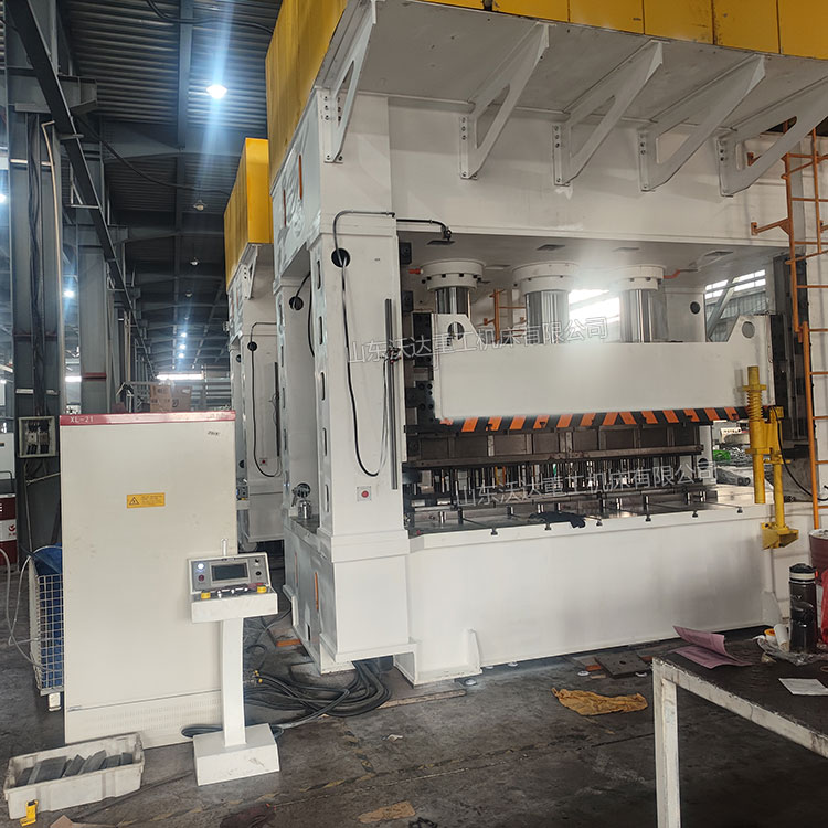 630噸框架式液壓機(jī)現(xiàn)場(chǎng)試機(jī) 630噸框架式液壓機(jī)現(xiàn)場(chǎng)試機(jī)