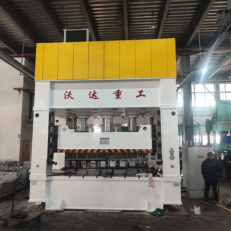 630噸汽車內(nèi)飾件成型液壓機(jī)現(xiàn)場(chǎng) 630噸汽車內(nèi)飾件成型液壓機(jī)現(xiàn)場(chǎng)