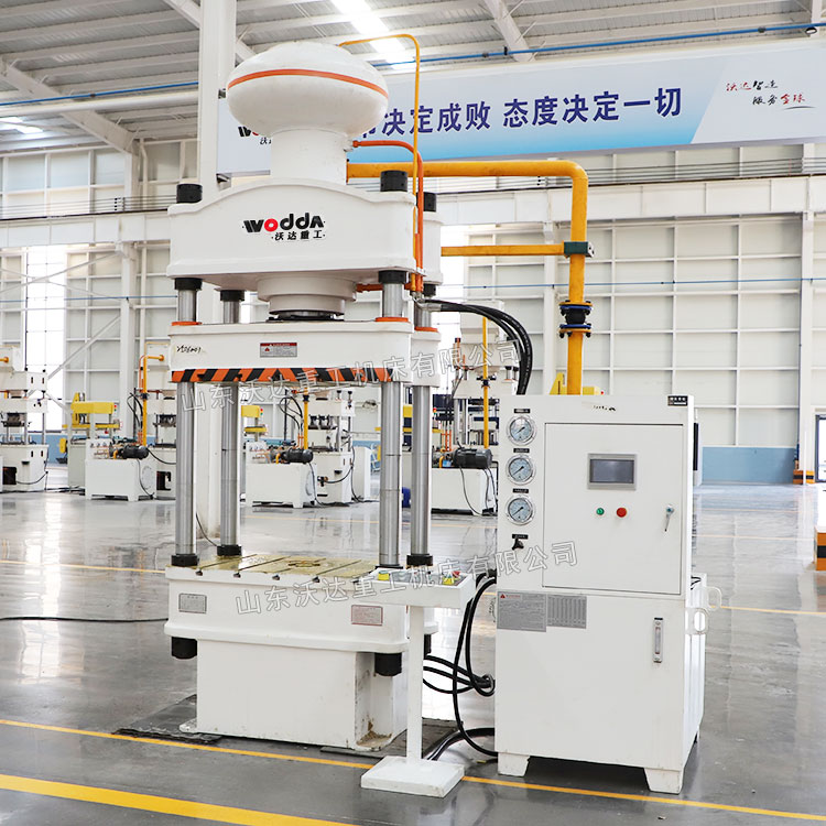 200噸三梁四柱液壓機車間實物 200噸三梁四柱液壓機車間實物