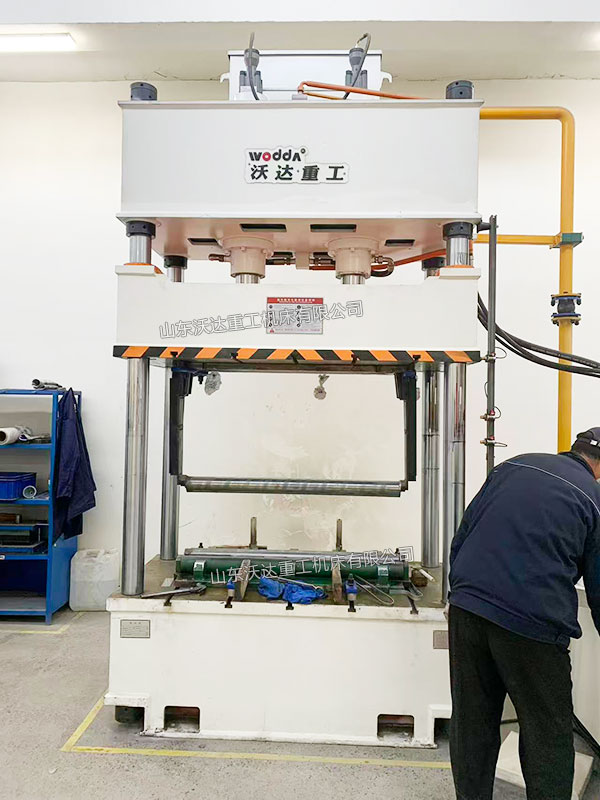 200噸高壓電控箱成型液壓機(jī) 200噸高壓電控箱成型液壓機(jī)