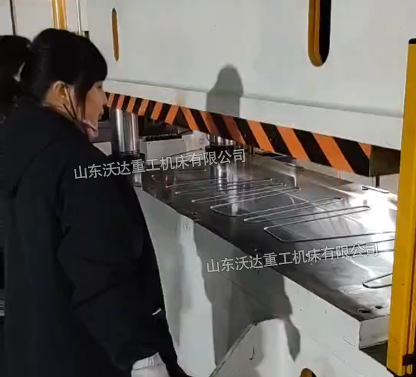 500噸四柱液壓機(jī)校平冷鏈鋁管 500噸四柱液壓機(jī)校平冷鏈鋁管