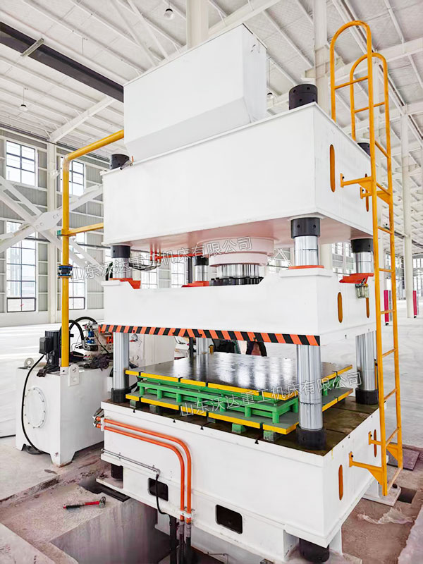 400噸四柱液壓機(jī)安裝完成 400噸四柱液壓機(jī)安裝完成