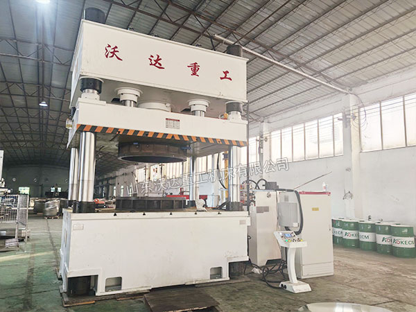 500噸四柱液壓機安裝完成 500噸四柱液壓機安裝完成