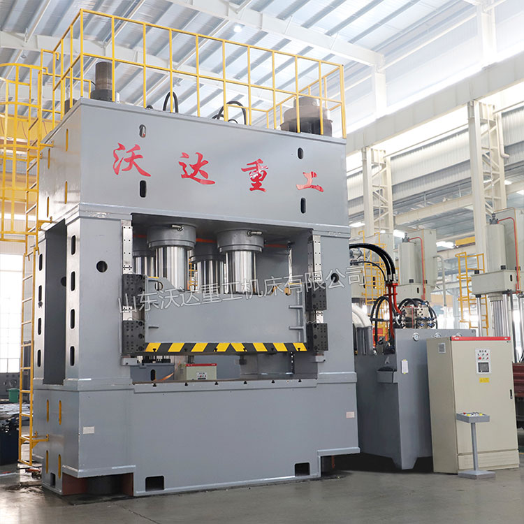 2000噸框架式液壓機(jī)車間實(shí)物