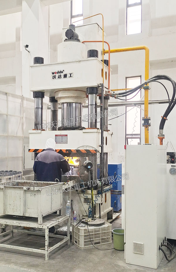 500噸鋁制汽車軸承殼冷擠壓液壓機(jī)